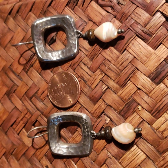 Silpada Square SS Oxidized & Hammered Earrings with MOP drops - Picture 3 of 3